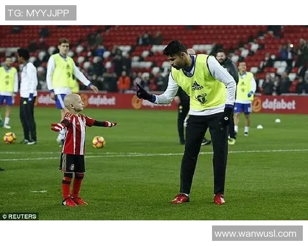 足球巨星与小球迷亲密互动 温暖瞬间让梦想照进现实